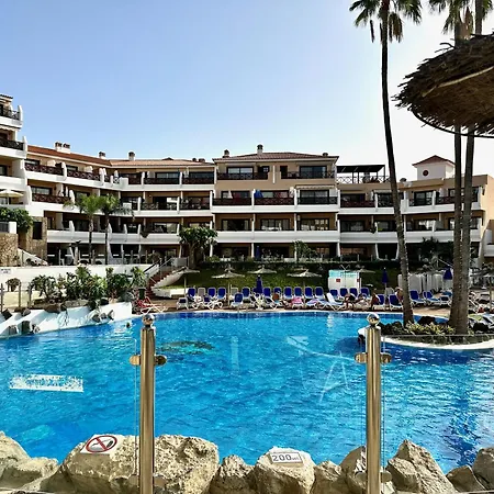 Breathtaking Ocean View, Adult And Kids Pools & Fiber Wi-fi Apartment